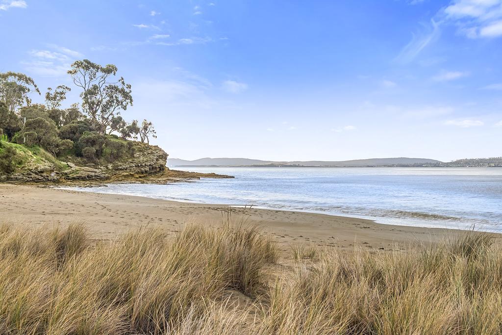 Beachfront Apartment Blackmans Bay Kingston Beach Exteriör bild